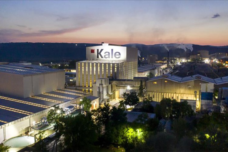 Başarılı üniversite öğrencilerine burs desteği