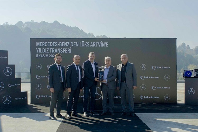 Mercedes Benz'in otobüs teslimatları sürüyor