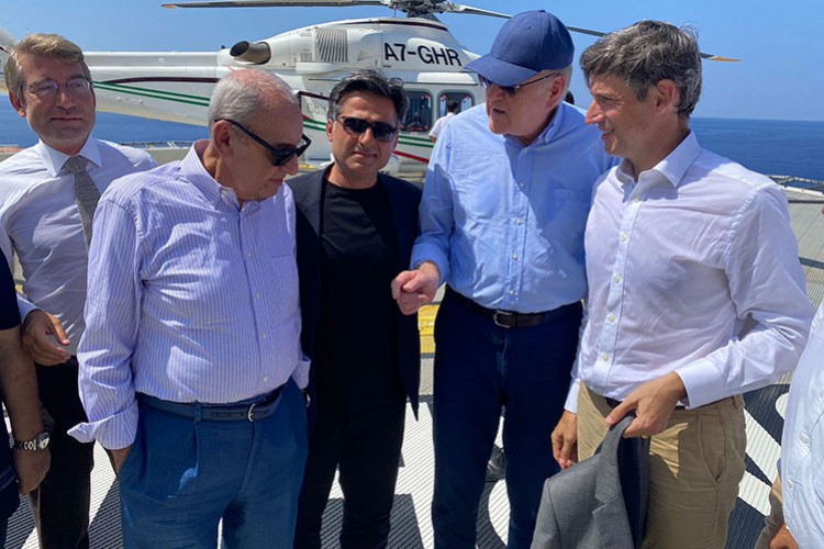 "Doğal gaz platformunun kurulması tarihimizde parlak bir sayfa"