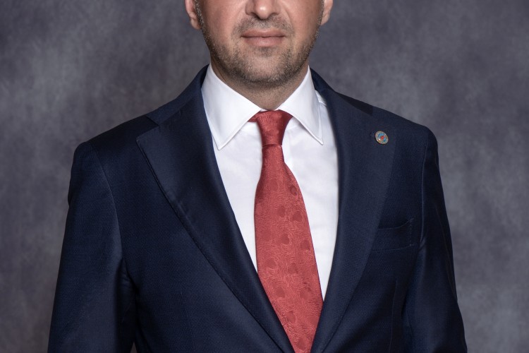 Başkanlığı tekrar kazandı