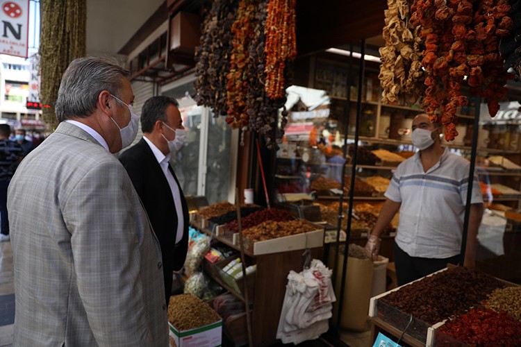 Başkandan çarşıda denetime devam