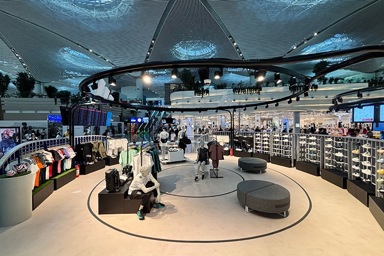 Adidas İstanbul Havalimanı'nda yeni mağaza açtı