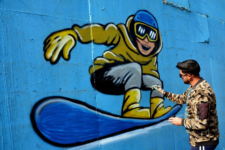 Cıbıltepe Kayak Merkezi grafitilerle renkleniyor