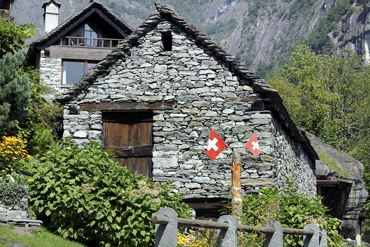 6 TL'ye ev satılıyor