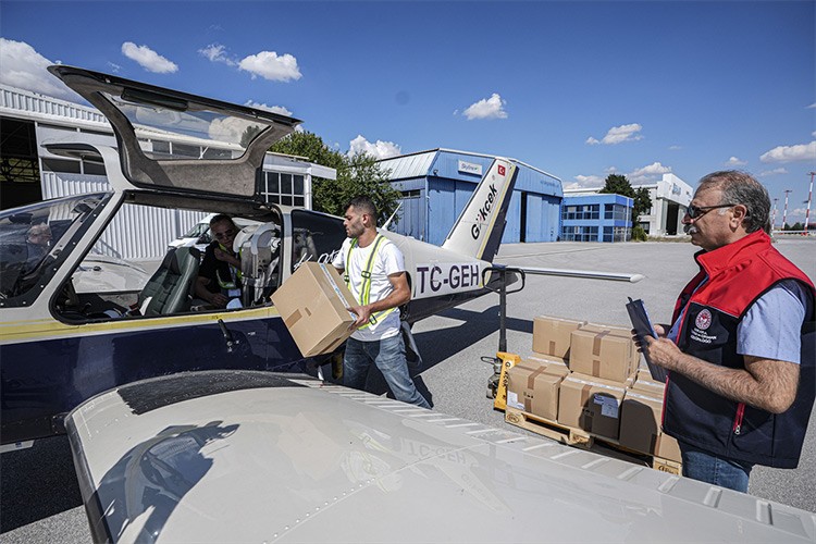 Yaban hayatı sahalarına havadan aşılı yemler bırakılıyor