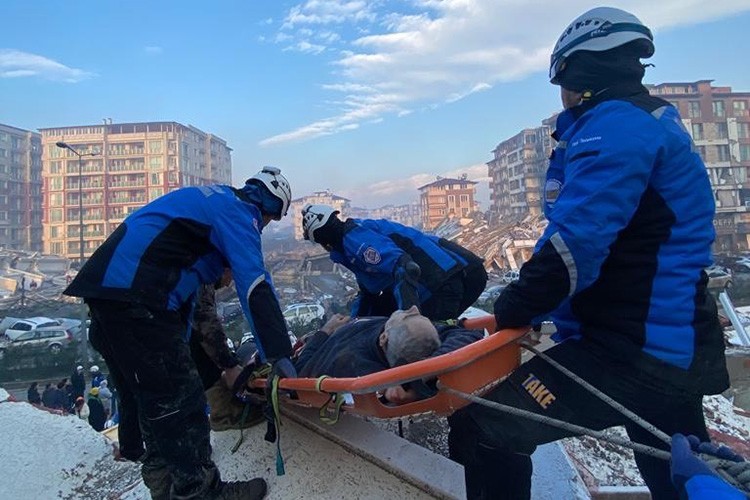 Çadır kentlerde fiber kuruldu