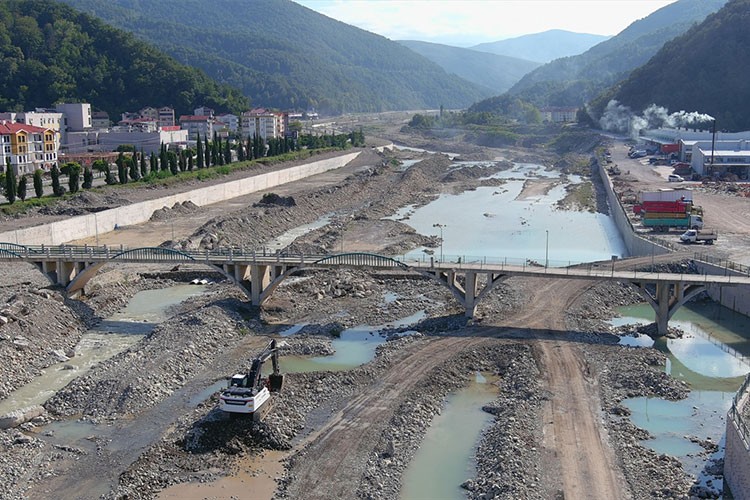 Irmaklardan 5 milyon metreküp malzeme tahliye edildi