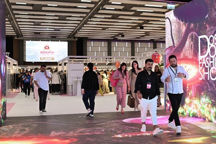 Dosso Dossi Fashion Show 40 ülkeden alıcıları Türk firmalarla buluşturdu