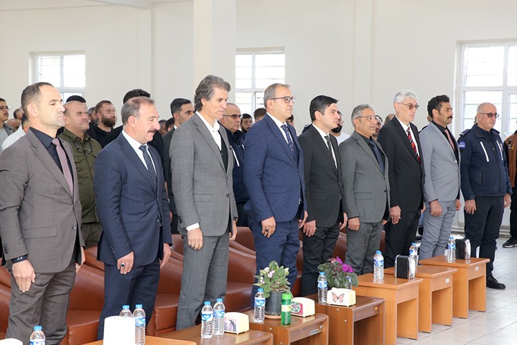 Yaygınlaşmaya başlayan "floor curling" cezaevinde hükümlülere de öğretiliyor