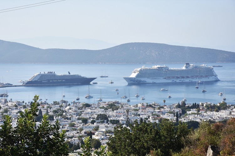 odrum'a iki kruvaziyer ile 2 bin 528 yolcu geldi