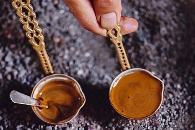 Damakta kalıcı Türk Kahvesi