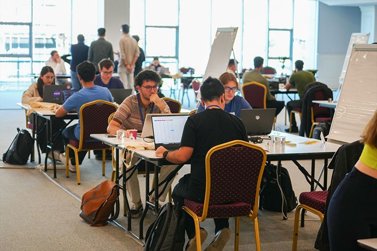 Kodlama maratonunda projelerini vitrine çıkardılar