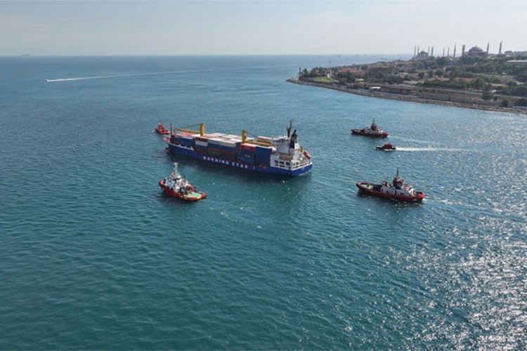 İstanbul Boğazı gemi trafiğine açıldı