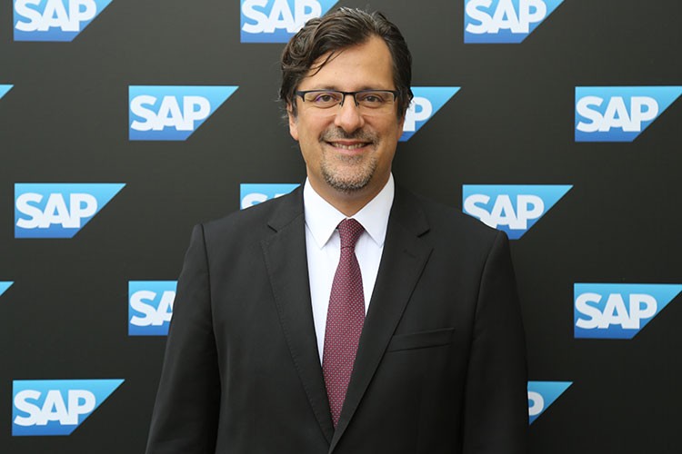 Project Earth'ı hayata geçirdi