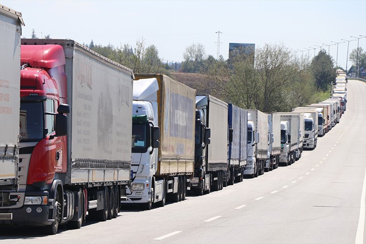 Yükü "kara taşıtları" çekti