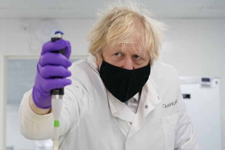 Boris Johnson karantinaya girdi