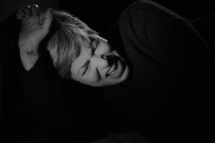 Deniz Arcak'tan Deprem Şarkısı