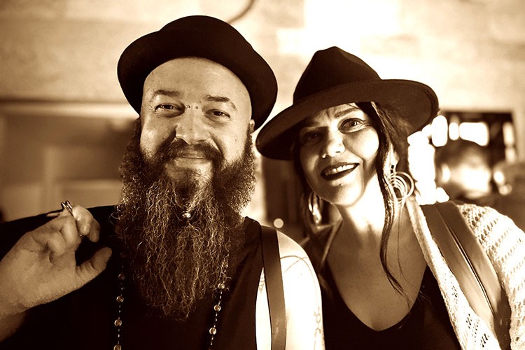 İlk singıl "Dingin" büyük beğeni topladı