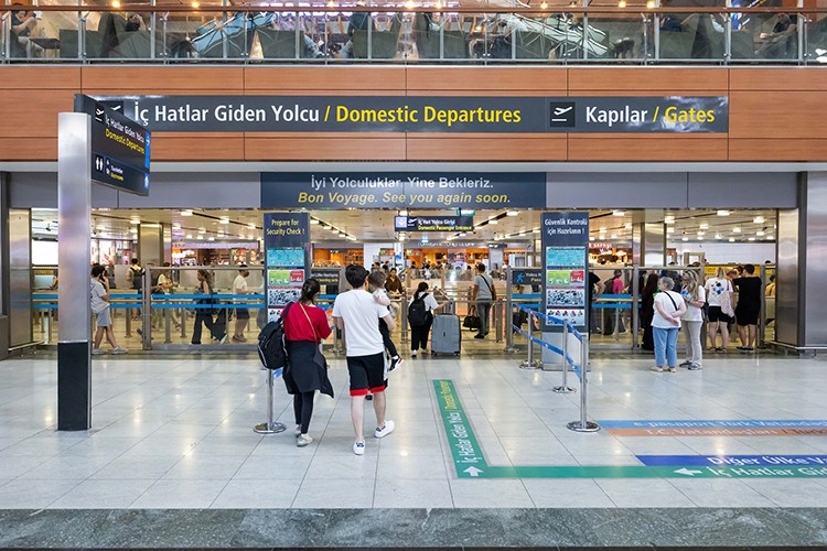 Sabiha Gökçen'de günlük yolcu sayısı 180 bini aştı