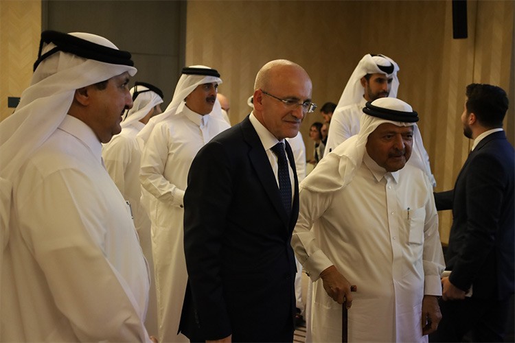 Katar'da yatırımcılarla buluştu