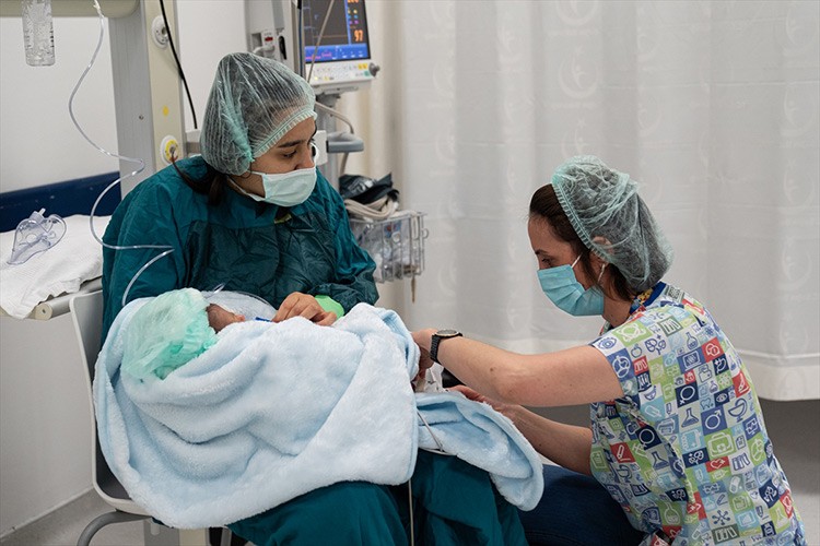 10 günlük bebek göz tansiyonu ameliyatıyla sağlığına kavuştu