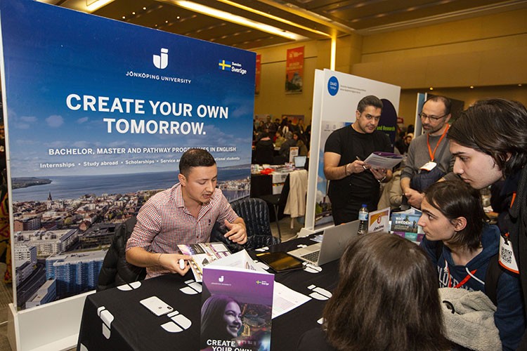 Gençlerin yüzde 99'u yurtdışında eğitim almak istiyor