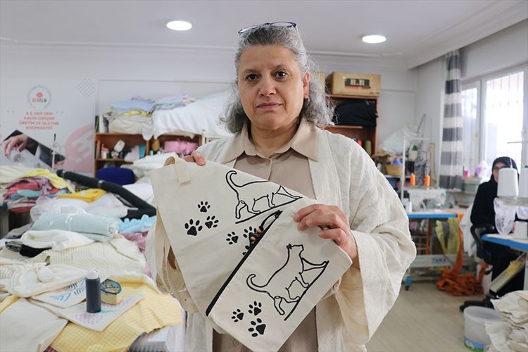 Bursa'da kooperatifleşen kadınlar ev tekstili üretimi yapıyor