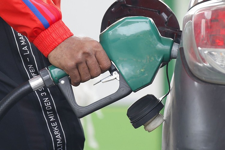 ABD petrol fiyatı tahminini aşağı yönlü revize etti