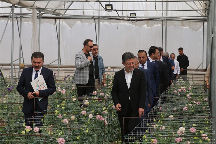 "Çiçekçilik sektörü çok büyük bir sektör"