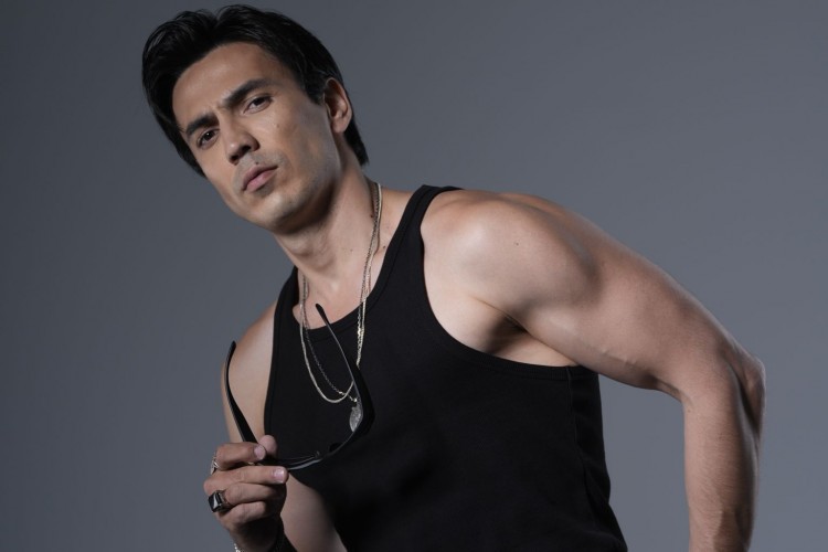 Özbek Star Aziz Yuldashev'in yeni EP'si yayında