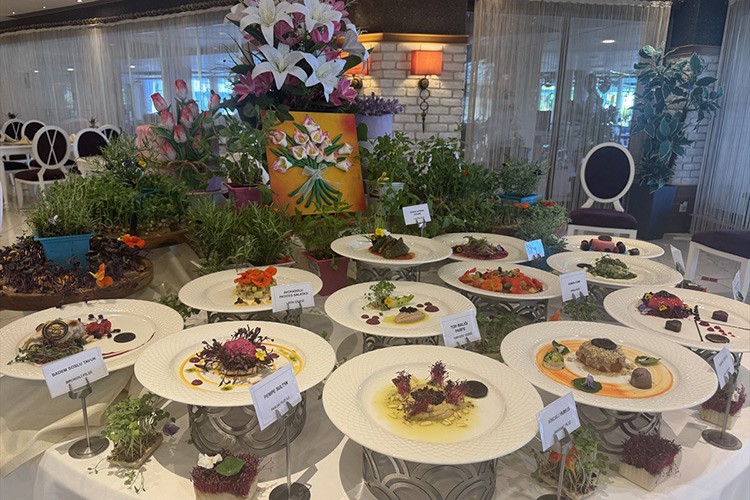 Yenilebilir çiçekler, lüks restoranların menülerini süslüyor