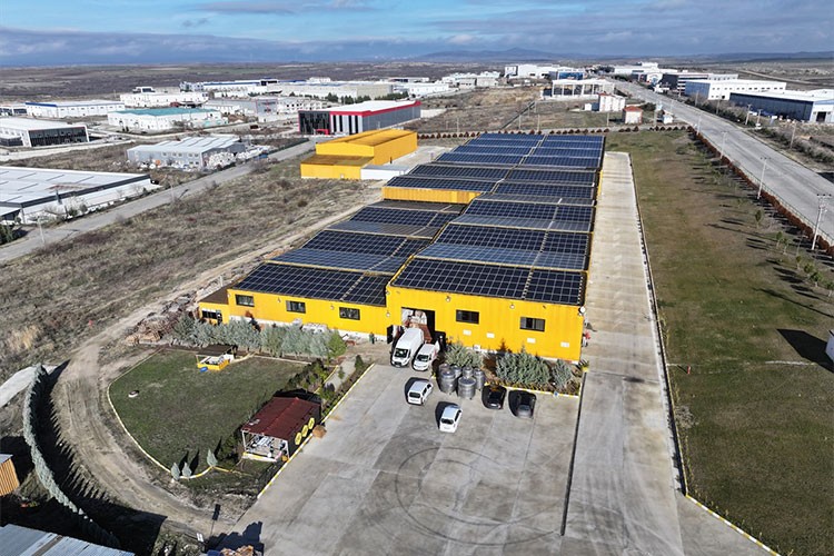 Edirne'deki kozmetik fabrikası tüm elektriğini "güneşten" üretiyor