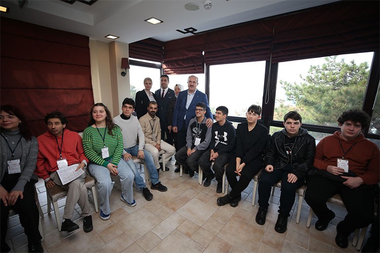 Kış kampında otizmlilere müzik eğitimi veriliyor