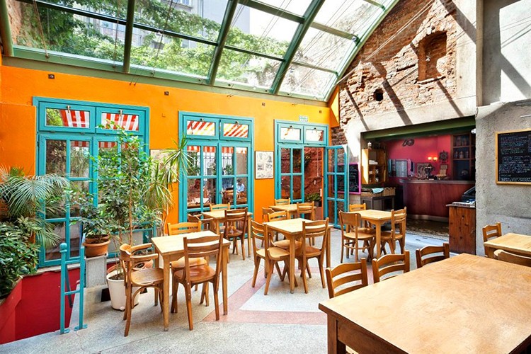 Cafe ve restoranların açılması planlanıyor