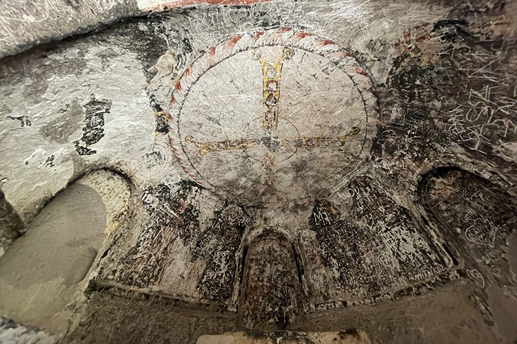 Dede mirası 1700 yıllık manastırda turizm elçiliği yapıyor