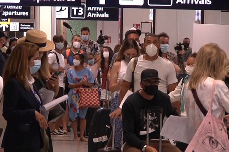 Rezervasyonlar kesildi, erken dönmeler başladı