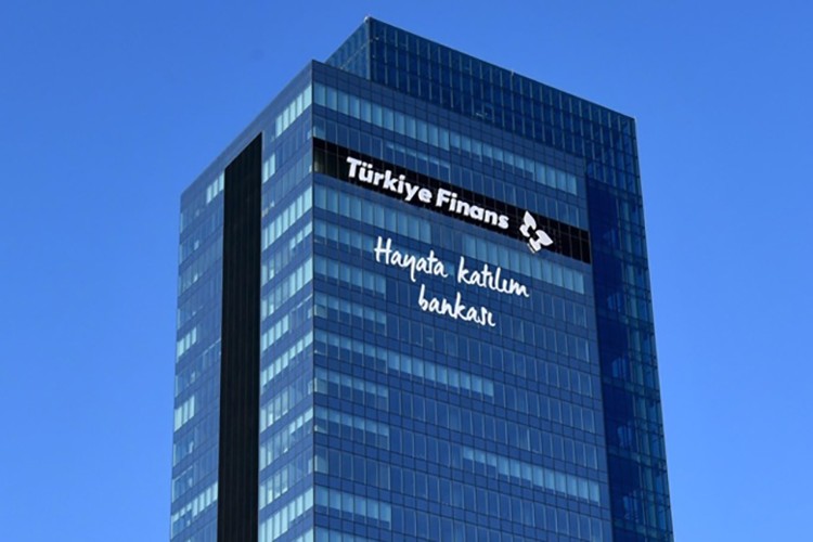 700 milyon doların üzerinde net kar elde etti