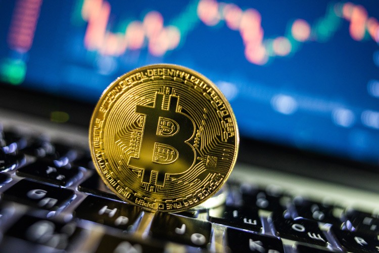 Bitcoin'de 'risk kaçışı' sürüyor
