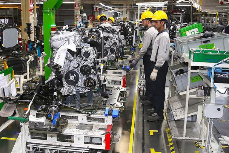 Sanayi üretimi Kasım'da yükseldi