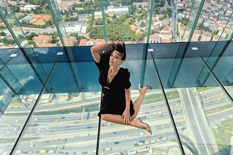 Camın Üstünde Büyük Heyecan