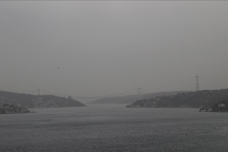 İstanbul'da sabah saatlerinde sis etkili oluyor