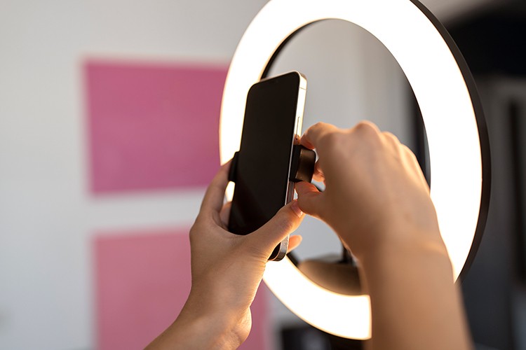 Sosyal medya fenomenlerine sahte işbirliği tuzağı