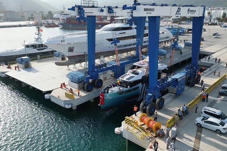 24 yılda 724 lüks yat suya indirildi