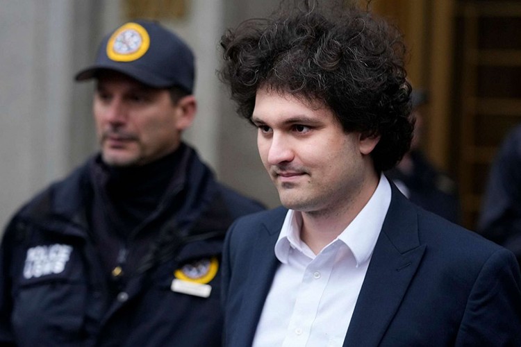 700 milyon dolarlık varlığına el konuldu