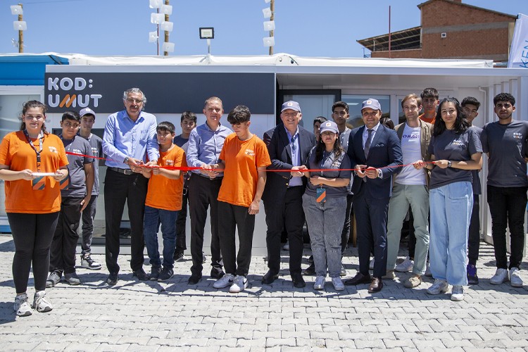 Bilkom ve Token deprem bölgesindeki gençleri teknoloji eğitimiyle buluşturuyor