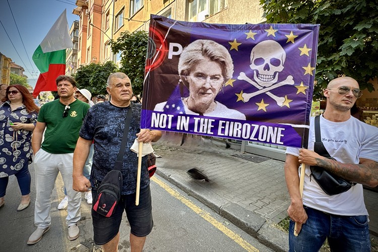 Sofya'da Bulgaristan'ın avroya geçişi protesto edildi