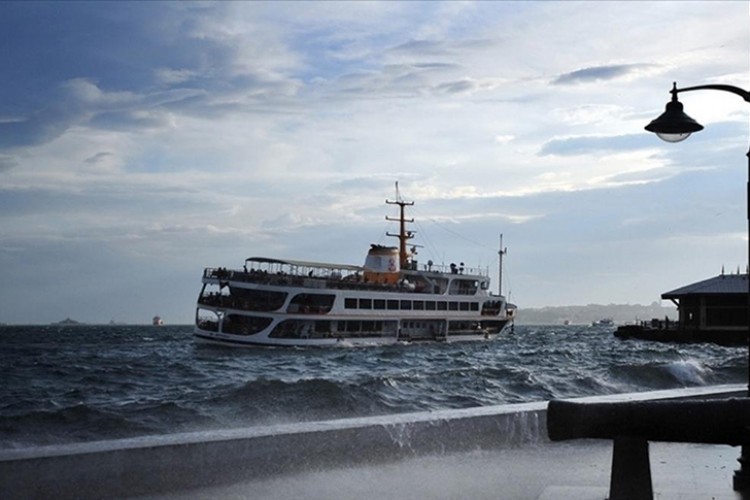 İstanbul'da vapur seferlerine hava muhalefeti engeli