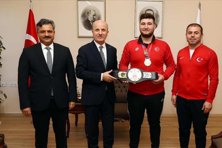 Burslu milli sporcu kontenjanı artırılacak