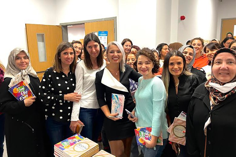 Sevgi Keleş'in imza gününe yoğun ilgi