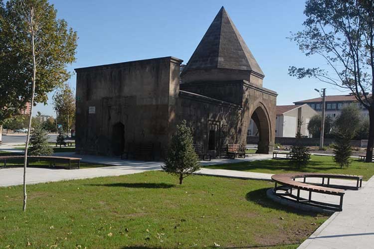 Melikgazi tarihe sahip çıkmayı sürdürüyor